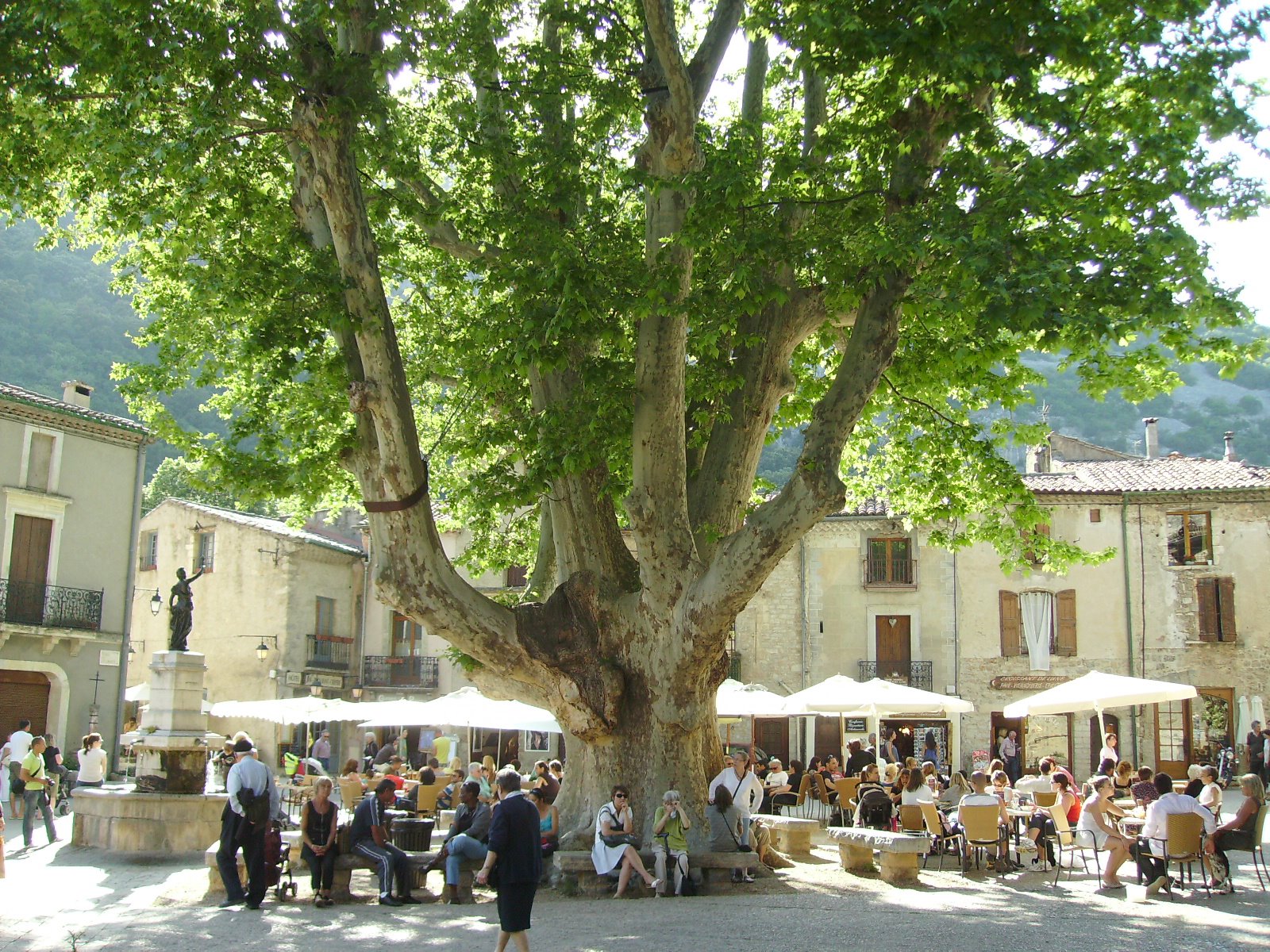 voyage en camping car Saint Guilhem le Désert