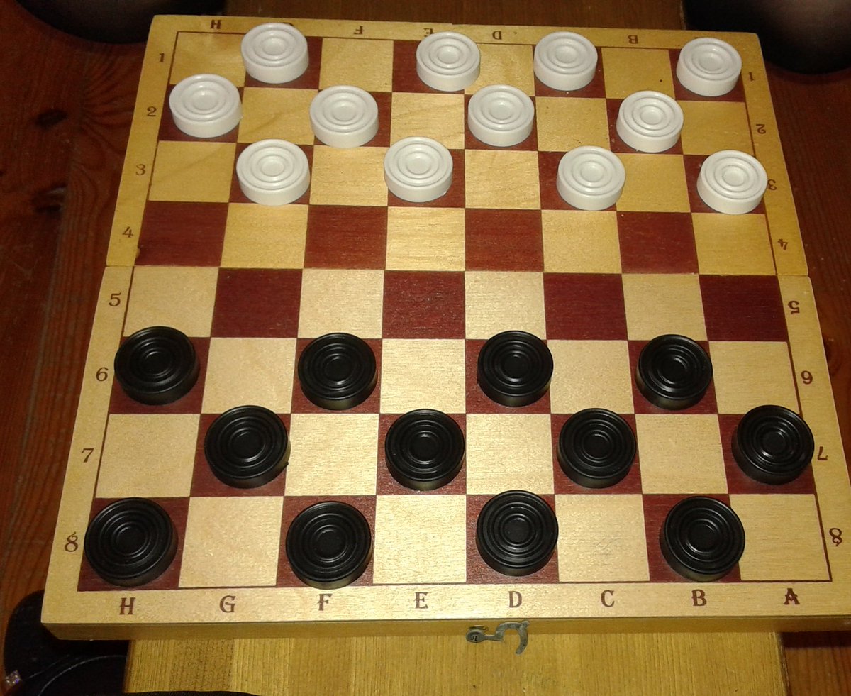 Начинать игру шашки. Шашки с44. Русские шашки 8.1.50. Шашки 19 века игра. Шашки игрушки.