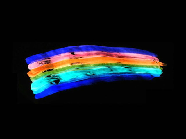 GLOW-IN-THE-DARK SQUIRTY CHALK FOR KIDS- epic Summer fun!!!