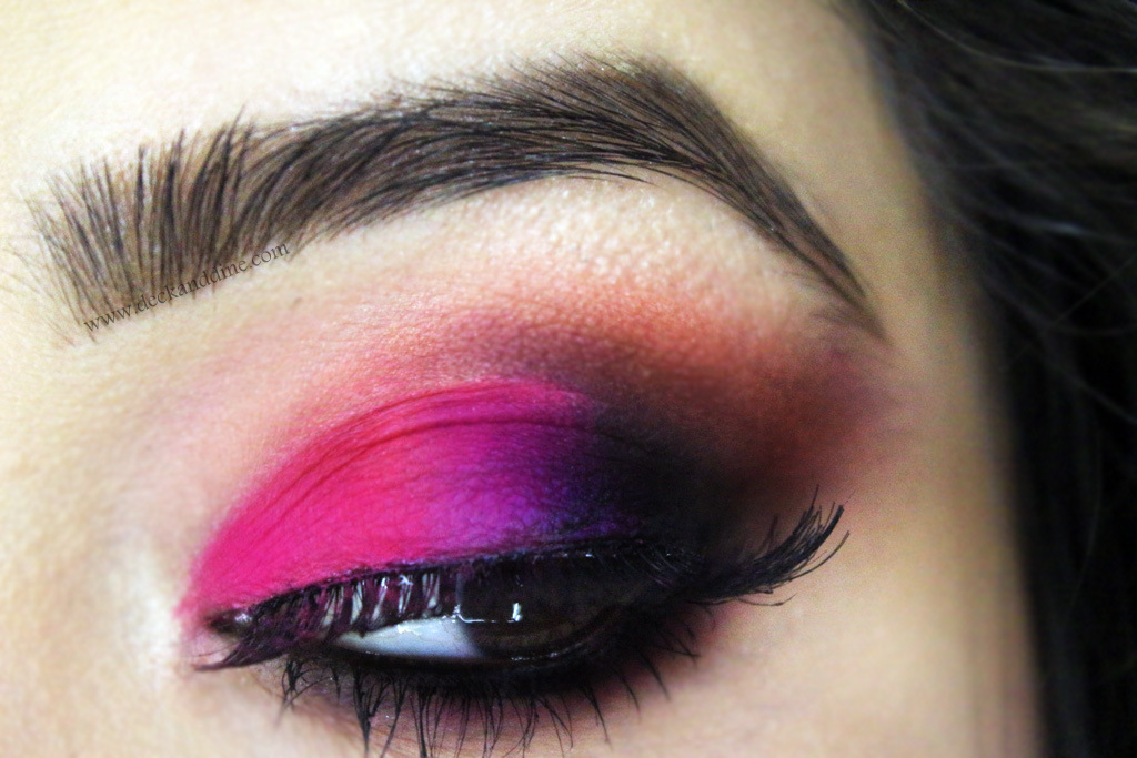 Valentine's Day: Peppy Pink Smokey Eye Makeup Tutorial - Deck and