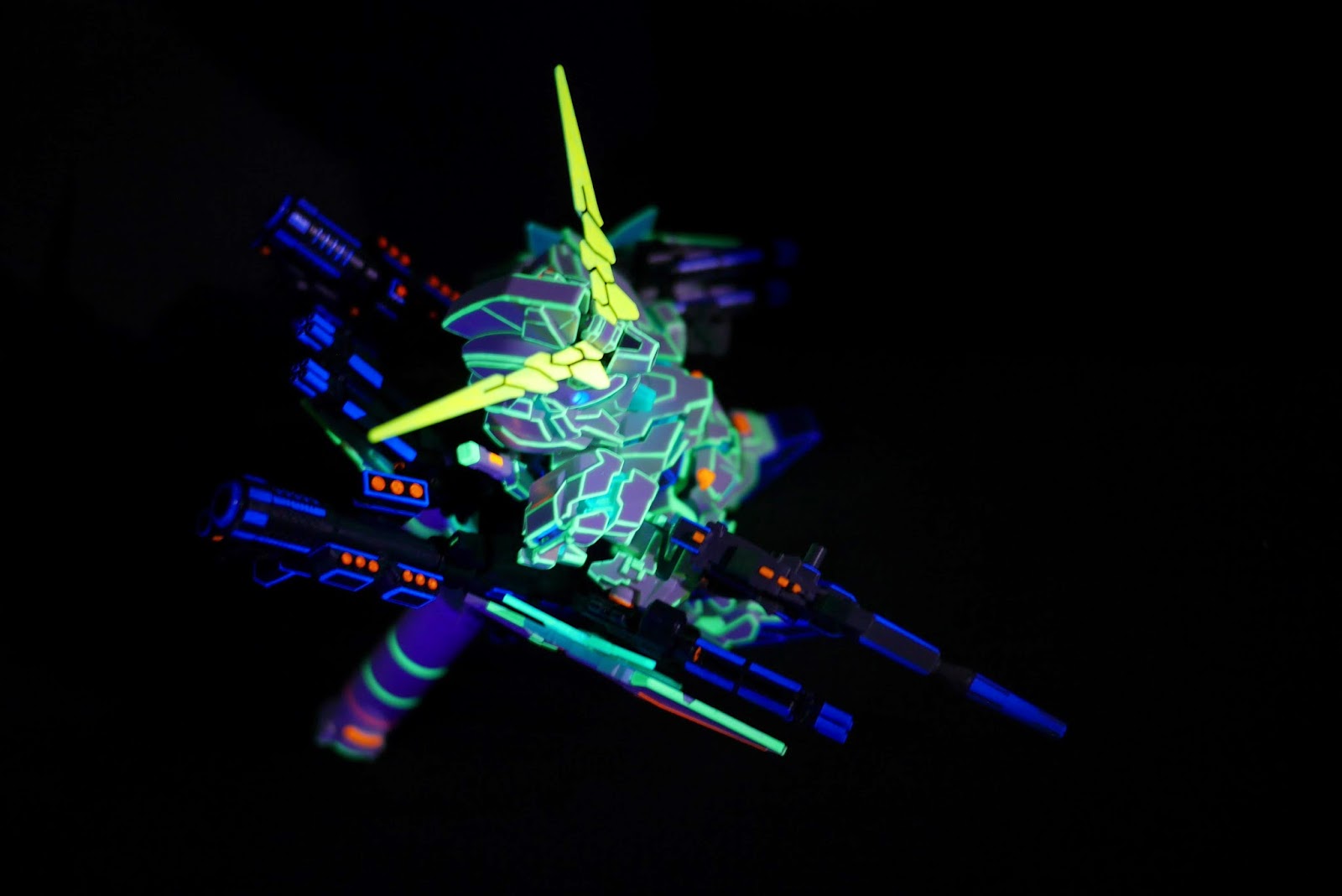 SD Full Armor Unicorn Gundam + Neon Markers Custom Build - Gundam Kits