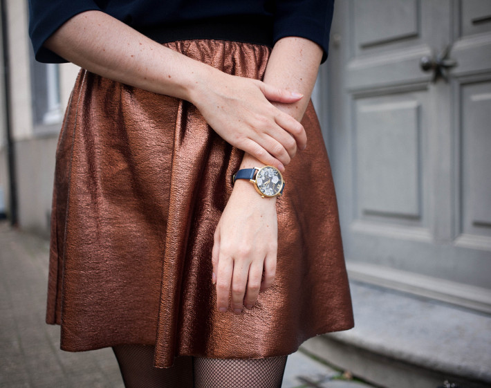 Outfit bronze skirt and embellished collar THE STYLING DUTCHMAN.