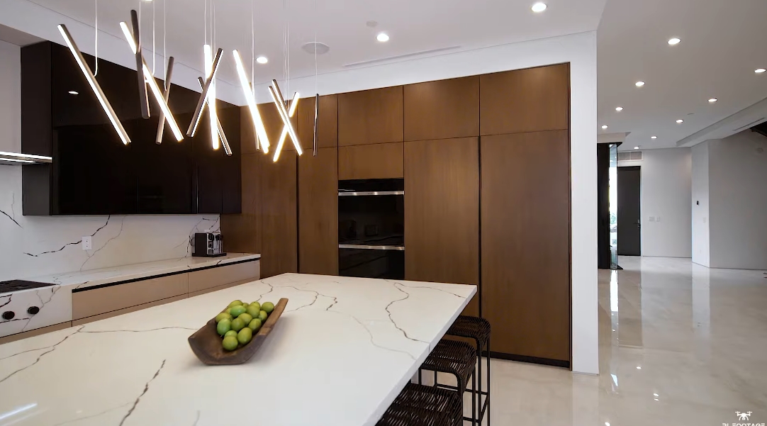 32 Interior Design Photos vs. 831 N Curson Ave, Los Angeles Luxury Home Tour