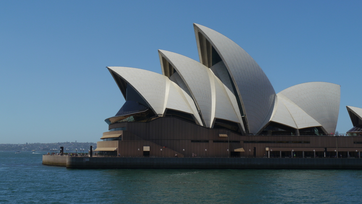 Какие есть известные здания. Сиднейский театр Колизей. Оперный театр в Сиднее. Оперный театр в Сиднее Архитектор. Оперный театр Дубай.