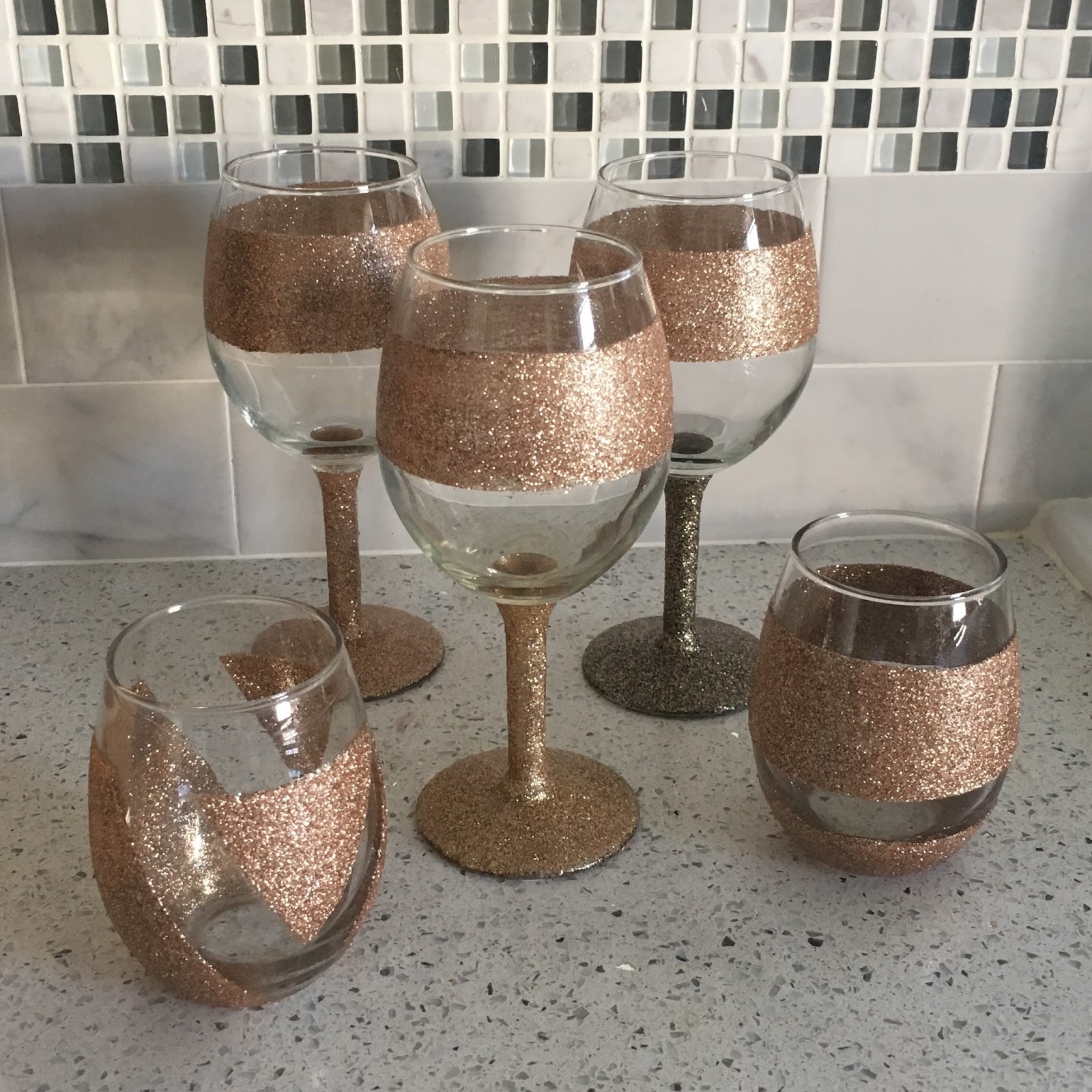 Della Favorite Video Tutorial Diy Glitter Wine Glasses