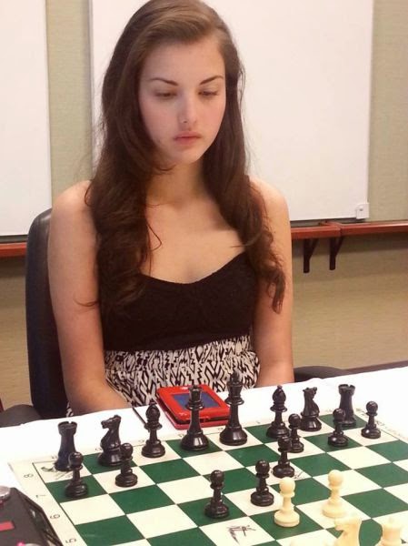 this_girl_might_be_the_sexiest_chess_player_in_the_world_640_24.jpg