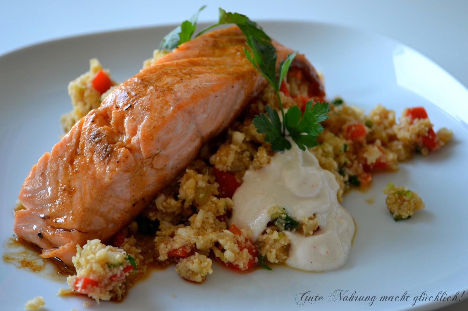 Gute Nahrung macht glücklich : Asiatischer Lachs und Blumenkohlreis mit ...