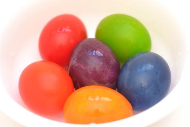 RAINBOW EGG EXPERIMENT FOR KIDS (Awesome science!)  #rainbowexperimentsforkids #rainbowexperiment #rainboweggs #eggexperimentsforkids #eggexperiments #eggexperimentsforkidsvinegar #scienceexperimentskids #scienceforkids  #kidsscienceexperiments #craftsforkids #experimentsforkids #preschoolactivities