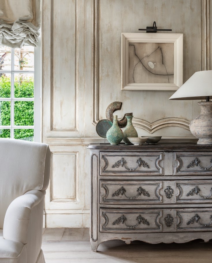 Photo gallery of Greet  Lefèvre's Belgian home with interior design inspiration (photos by Claude Smekens and Belgian Pearls). Fall in love with enchanting gardens and traditional Belgian architecture and sophistication. #belgianinteriors #europeancountry #rusticelegance