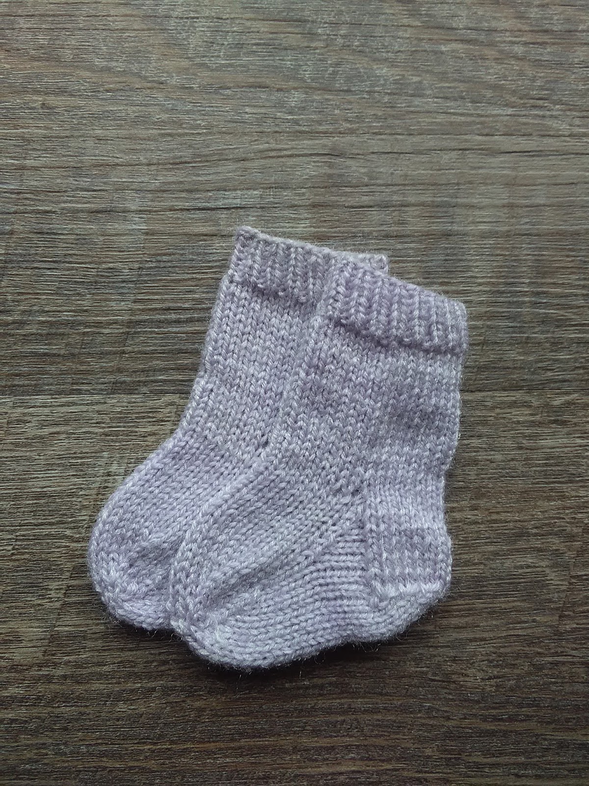 Hand Knitted baby socks 70% laine mérinos 30% Nylon 3-6 mois 