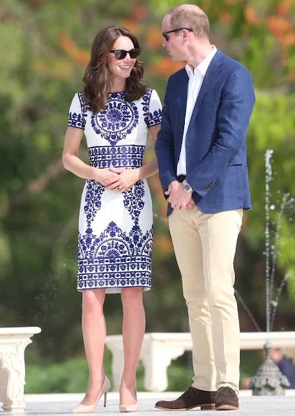 Kate Middleton and Prince William visit Taj Mahal