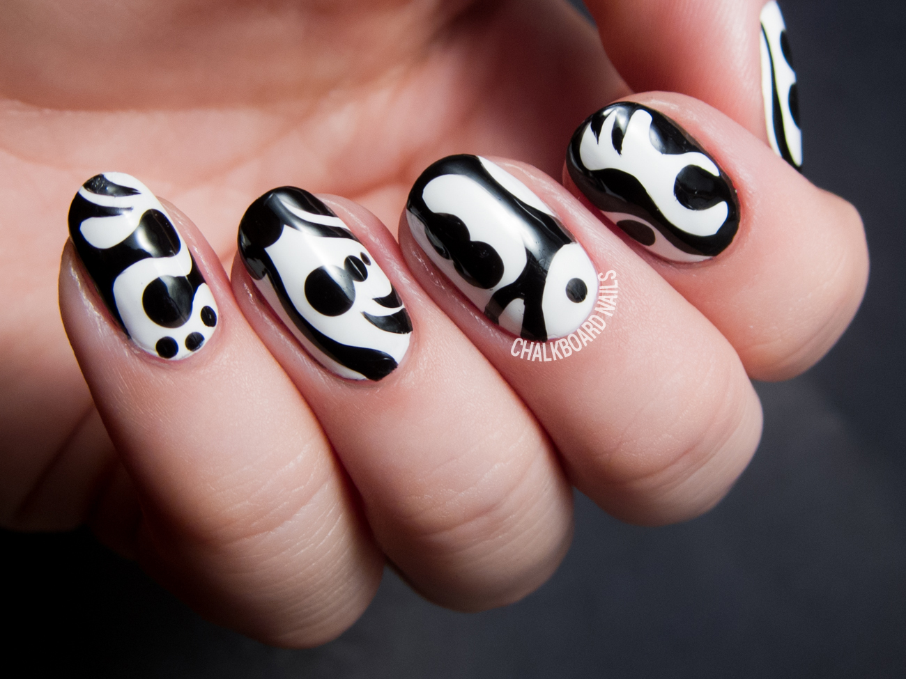 Black and white nails by @chalkboardnails