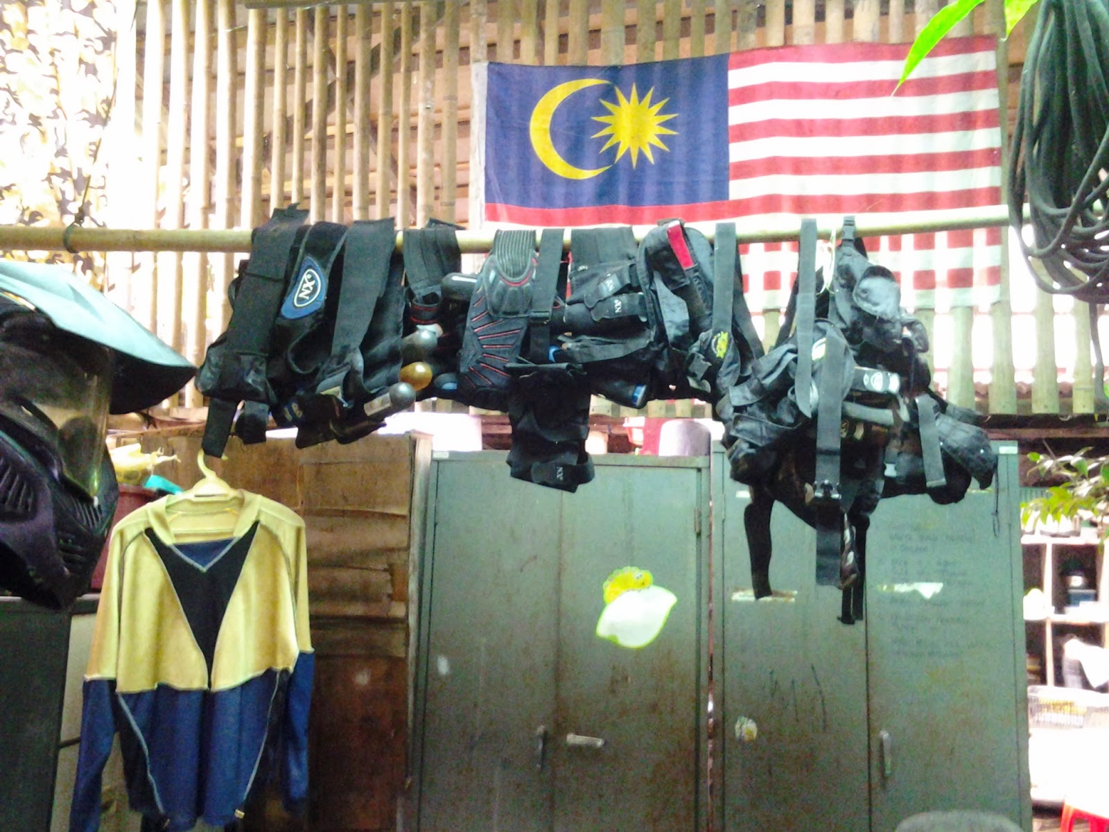 MAIN PAINTBALL DI KEM ISI RIMBA KEMENSAH MY LIFE THROUGH YOUR LENS