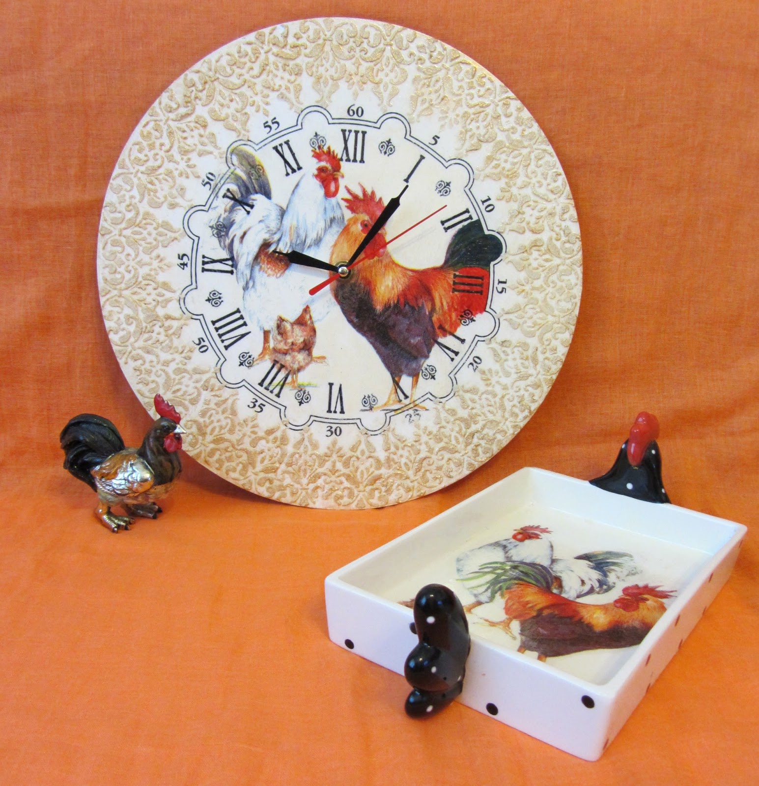 Настенные часы в технике декупаж. Часы в технике декупаж. Декор старых часов настенных. Настенные часы в стиле декупаж. Декупаж часов настенных.