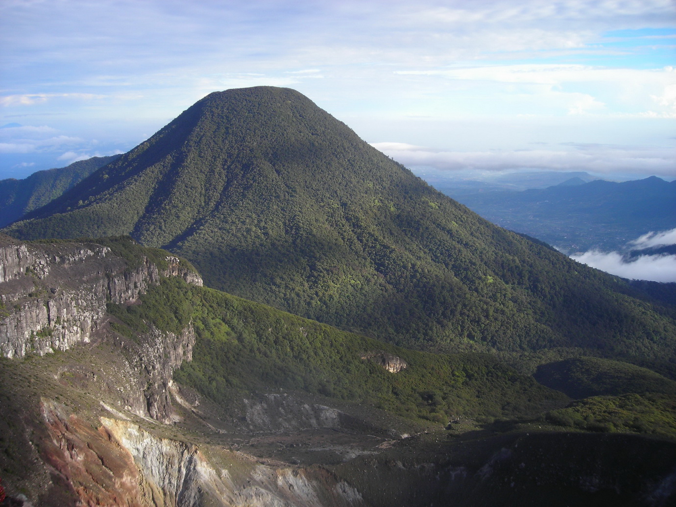 Jalur Pendakian Gunung Gede Pangrango Via Gunung Putri
