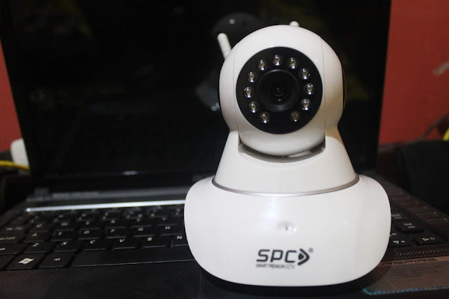 Kamera CCTV merek SPC yang memiliki fitur wireless dan ethernet. digitografi