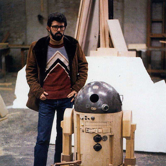 Photo : ジョージ・ルーカスと R2-D2の原型 ! !