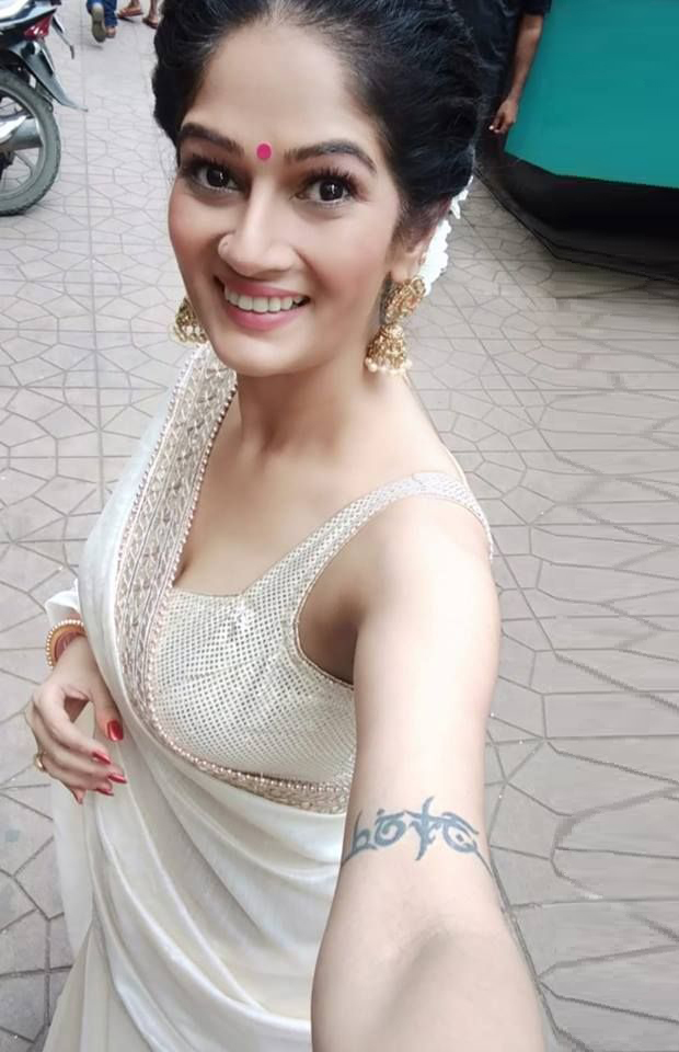620px x 960px - Resham Tipnis Cute Selfie Goes Viral | Marathi Actress - South Indian  Actress - Photos and Videos of beautiful actress