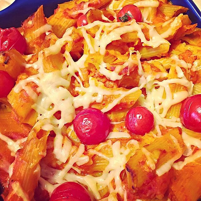 Jo's Blue AGA Tomato and Pepper Pasta Bake