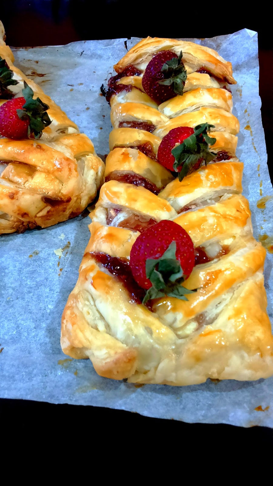 sarguna's fantabulous kitchen Easy Strawberry Cheesecake Danish Bread