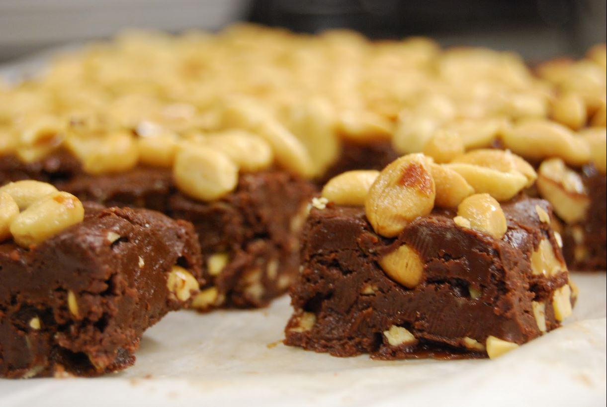 Novelo de Arte Fudge de chocolate e amendoins