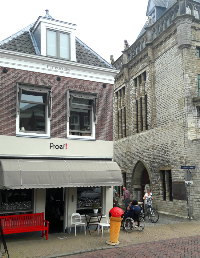 Schoonhoven, The Netherlands | Happy in Red