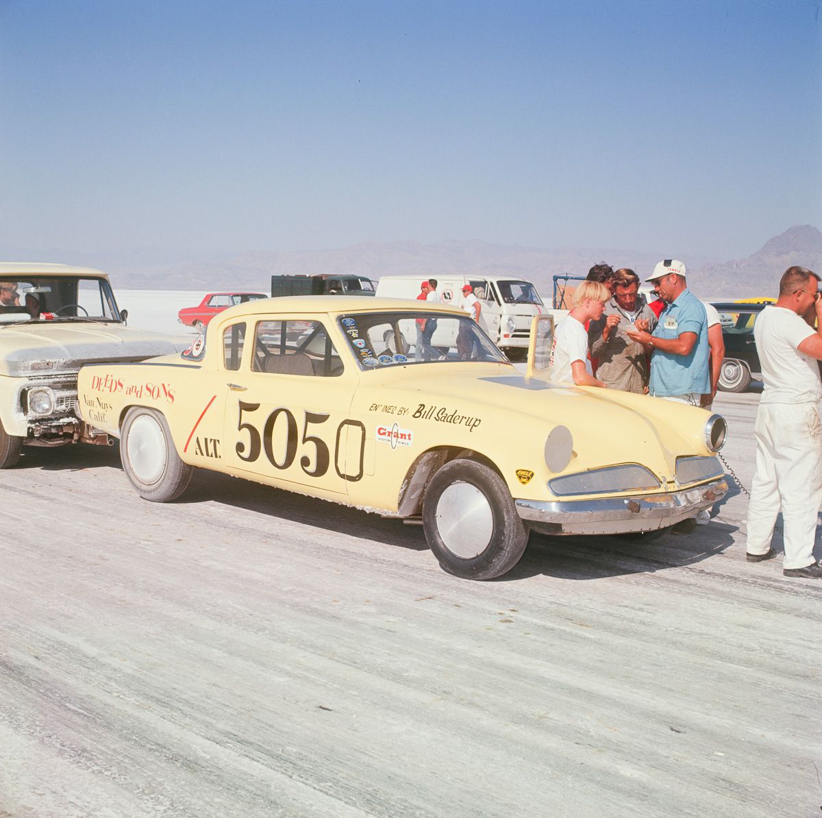 Bonneville Bonneville-salt-flats-speed-trials-1966-10