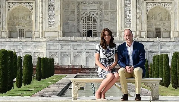 Kate Middleton and Prince William visit Taj Mahal