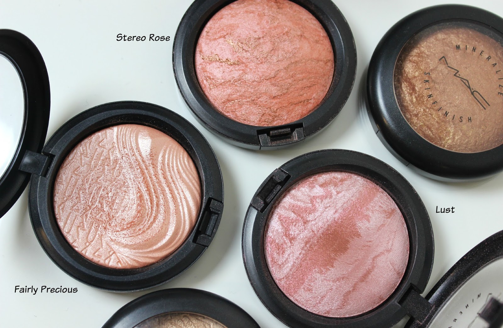 A picture of MAC Mineralize Skinfinish