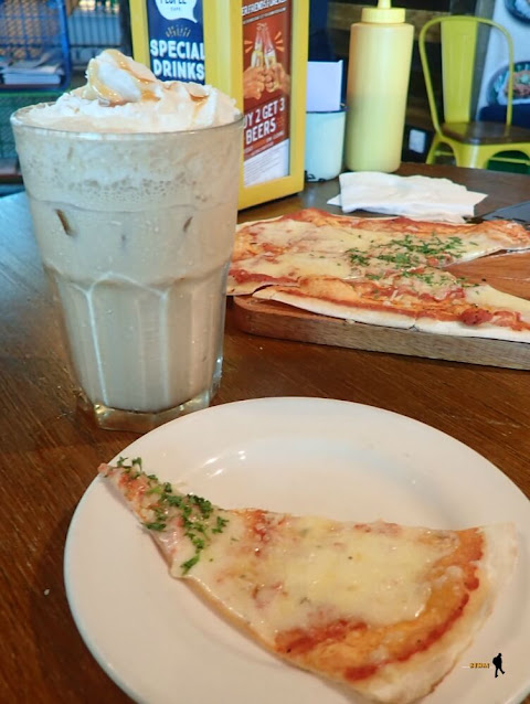 Rasa pizza margherita The People's Cafe