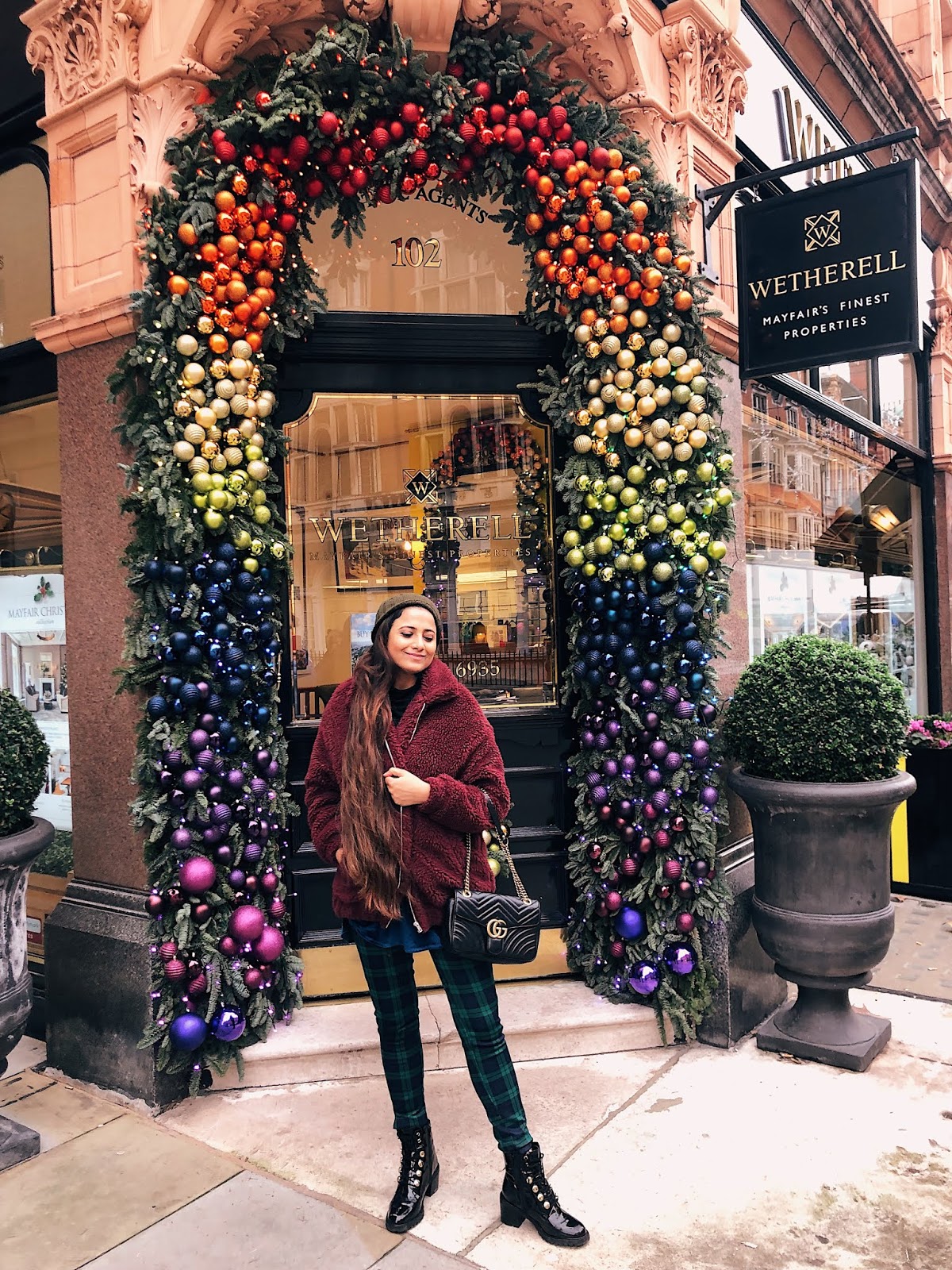 christmas in london, christmas decoration in london, christmas 2018, christmas decoration london 2018, indian blogger, london blogger, mayfair london, mayfair christmas decoration, london street style
