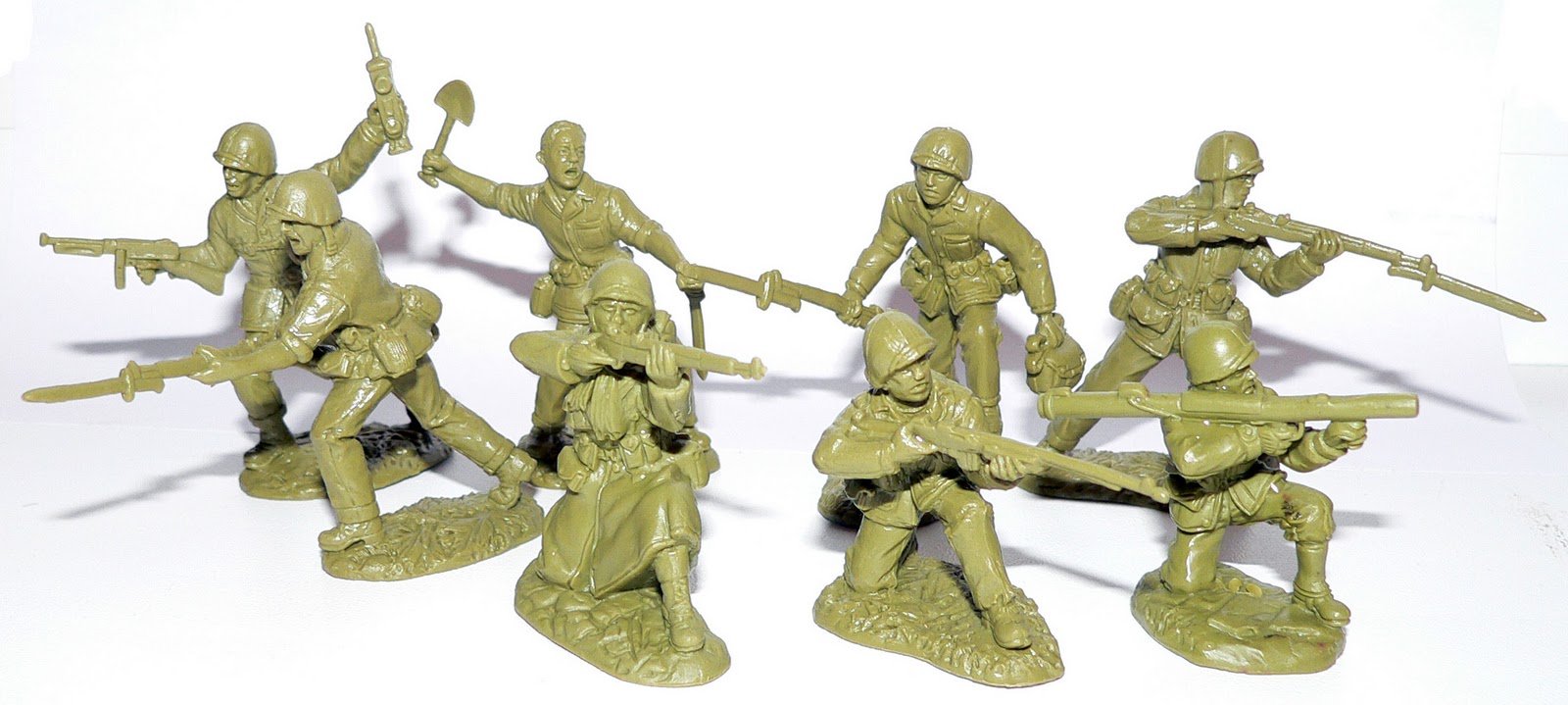 набор от мамелюков от italeri. пластиковые зеленые солдатики. солдатики вечны. все проходит а солдатики вечны. индейцы фирмы эластолин.