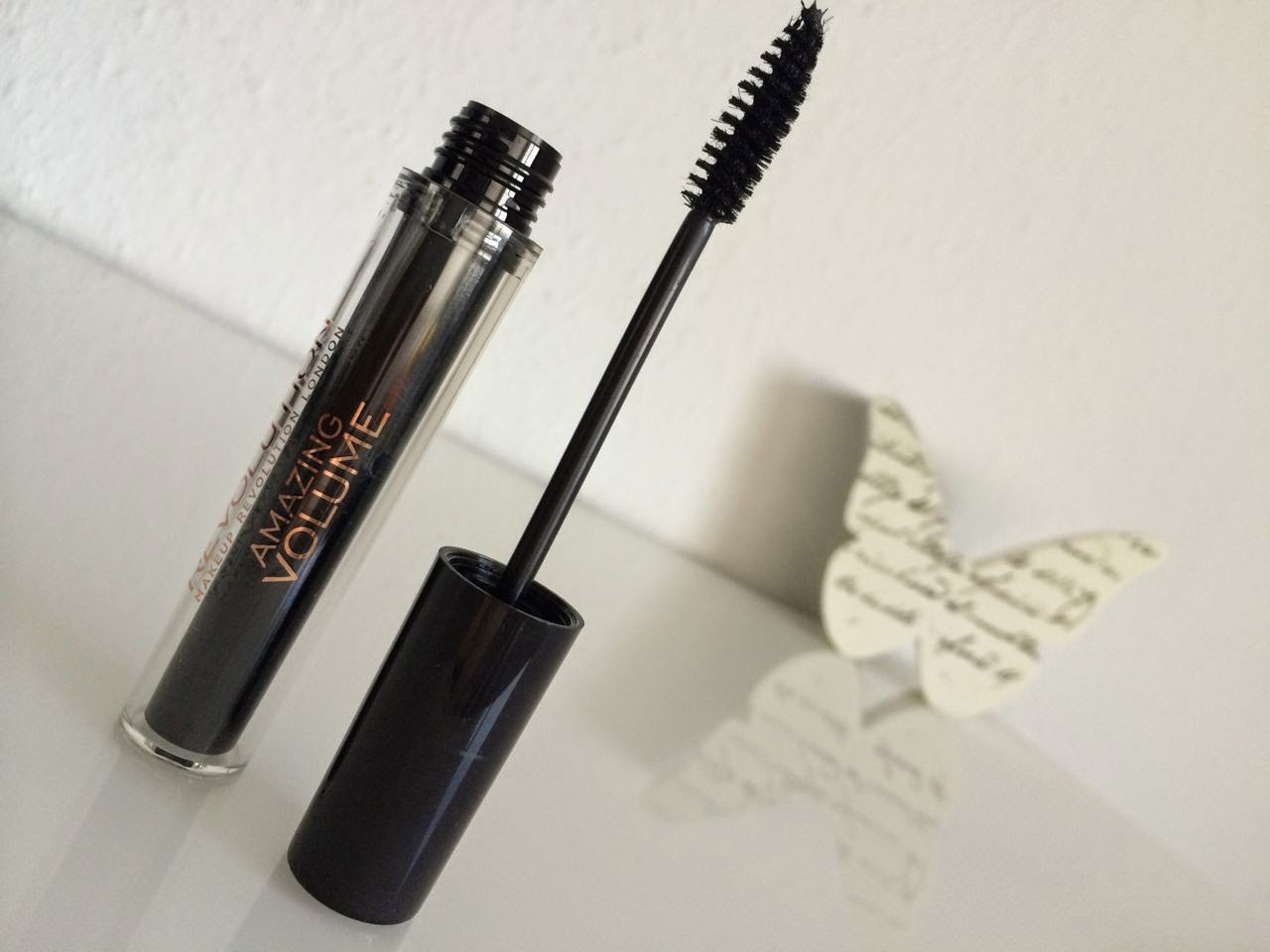 Lovelaughslipstick dece Makeup Revolution Amazing Volume Mascara | Dani Brookes