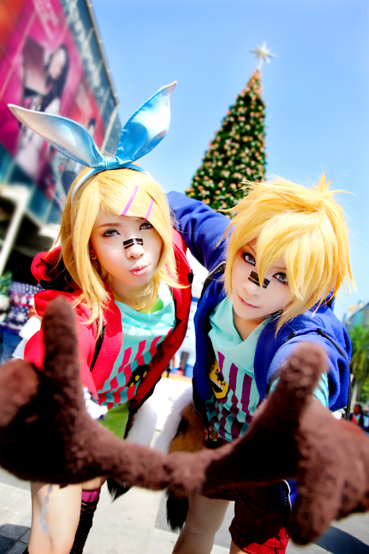 Vocaloid Desu: Kagamine Rin Future Style + Cosplay Perfect! *0*