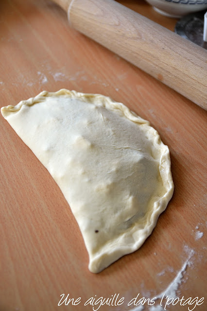 Gözleme, pain plat turc farci à la viande hachée et feta