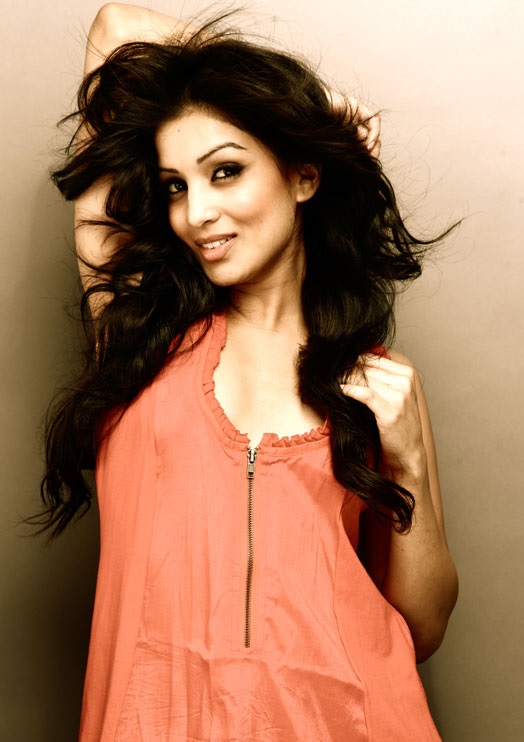 524px x 742px - Hot Pallavi Sharda Besharam Film New Actress Pics