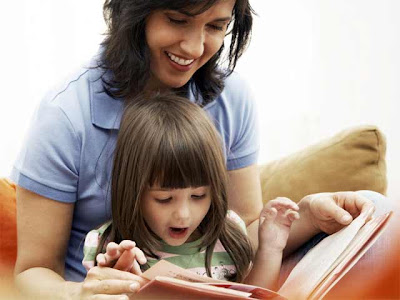 http://criandomultiples.blogspot.com Madre leyendo a niña