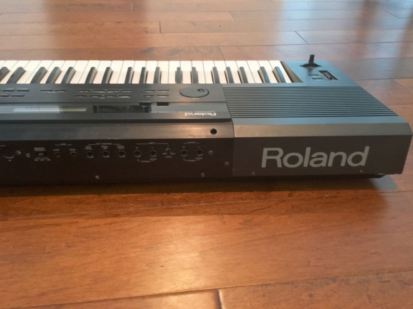 MATRIXSYNTH Roland HS80 Analog Polyphonic Synth Alpha Juno 2 with Speakers