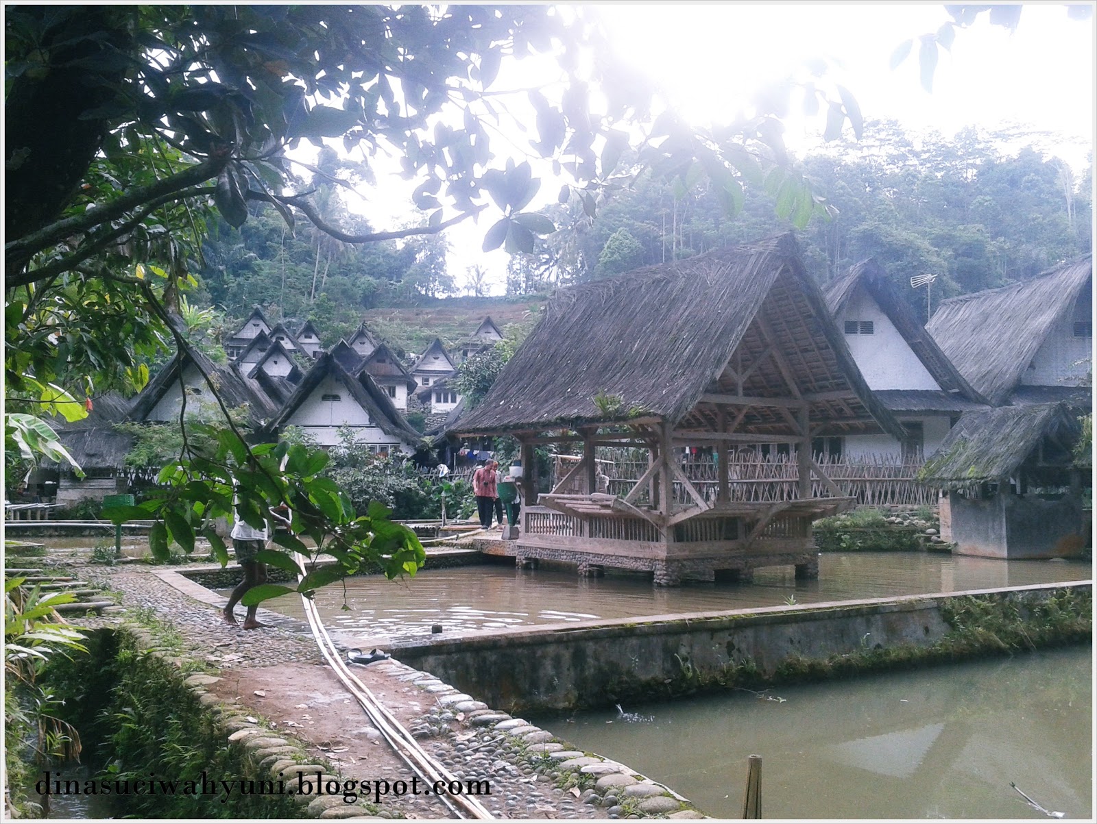 KAMPUNG NAGA TASIKMALAYA - TEMPAT WISATA YANG PENUH DENGAN ADAT DAN