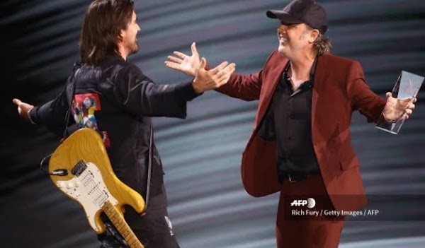 Metallica homenajea a Juanes durante los Latin Grammy