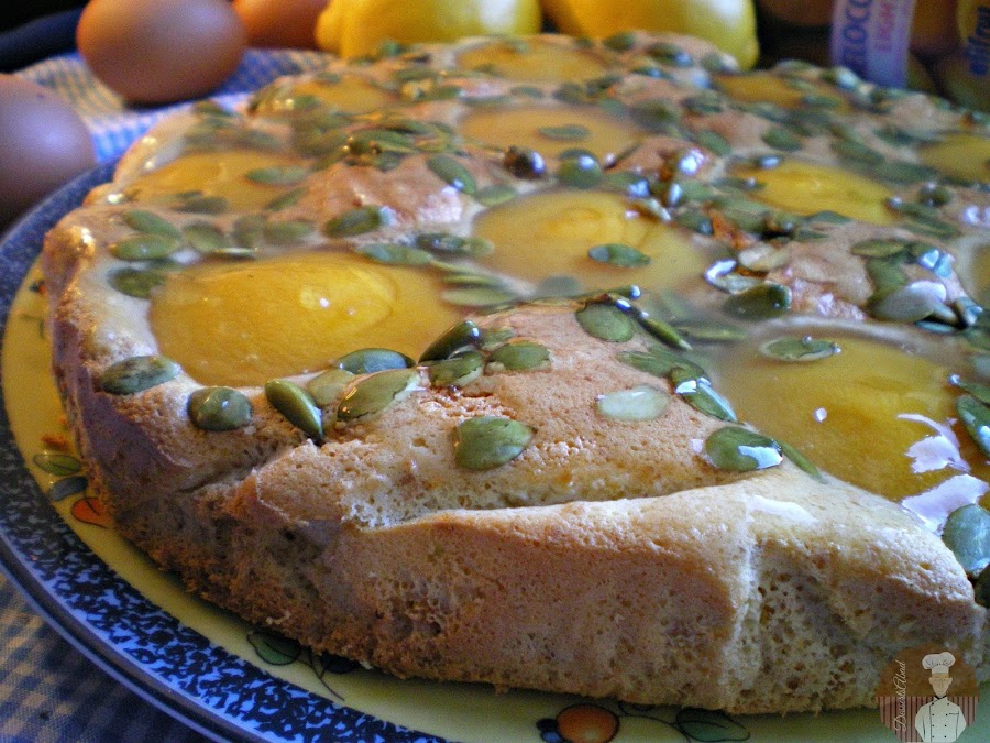 Pastel de melocotón con pipas de calabaza