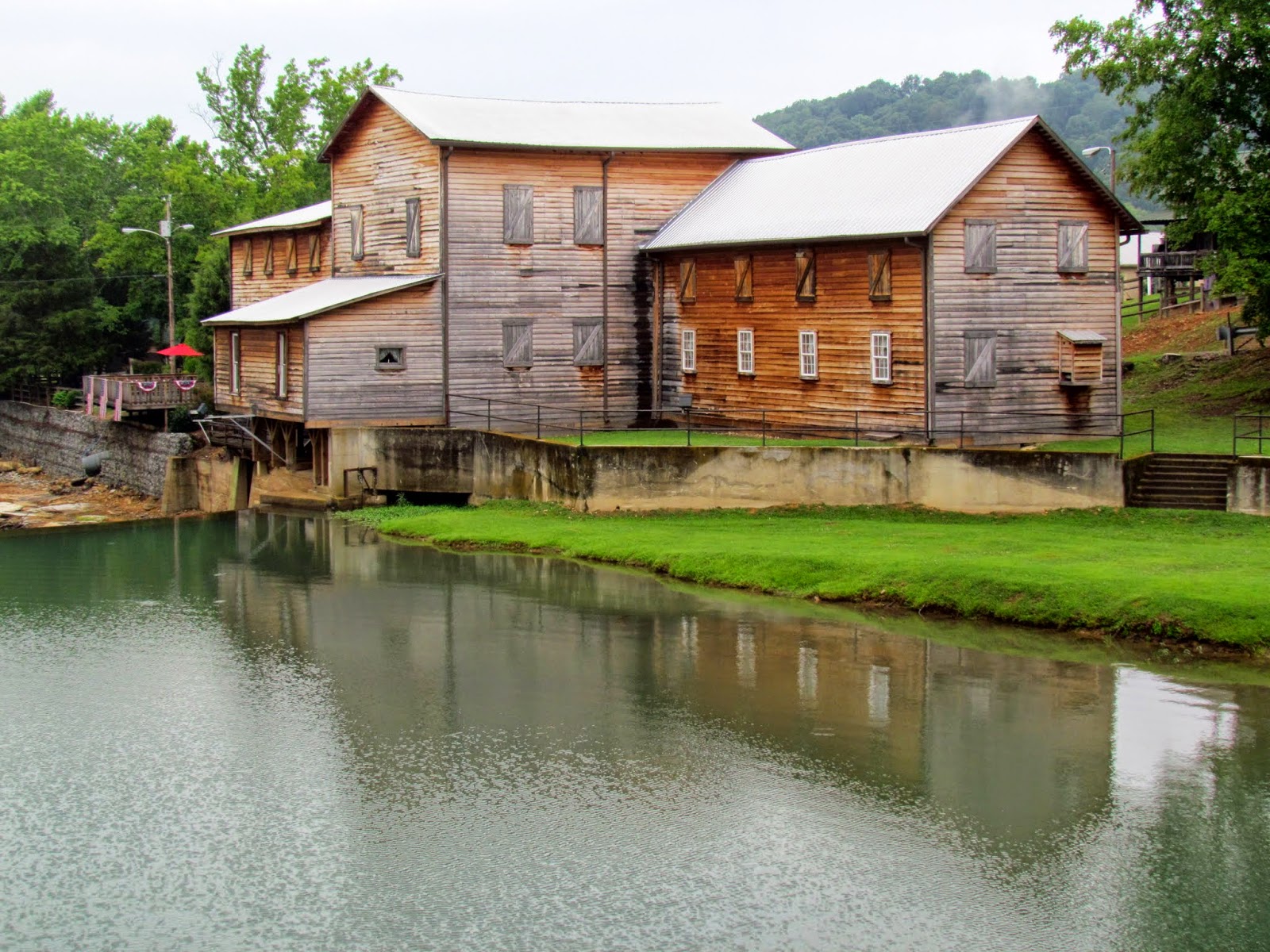 Roving Reports by Doug P 201418 Hurricane Mills and Land Between the