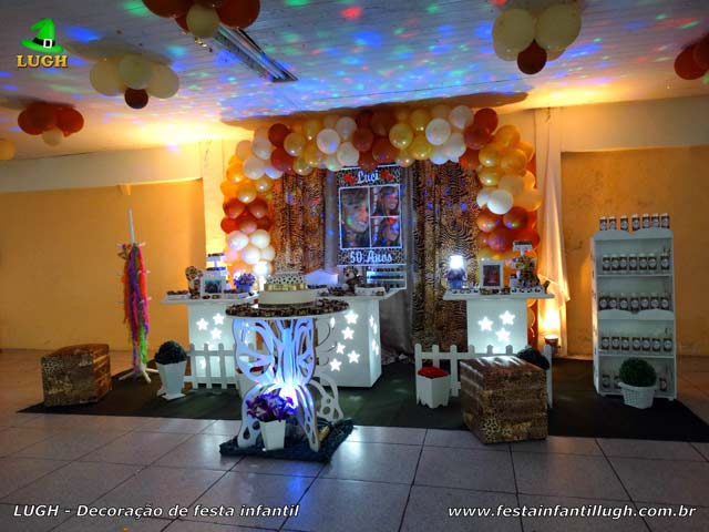 Decoração em mesa provençal tema da Onça (Oncinha) Decoração em mesa provençal com o tema da Onça (Oncinha) para festa de aniversário feminino