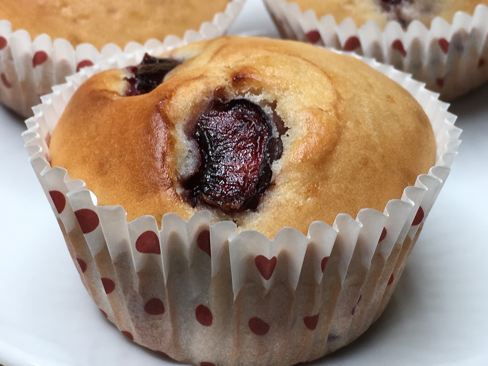 Simplement Bon Cherries and Greek Yogurt muffins