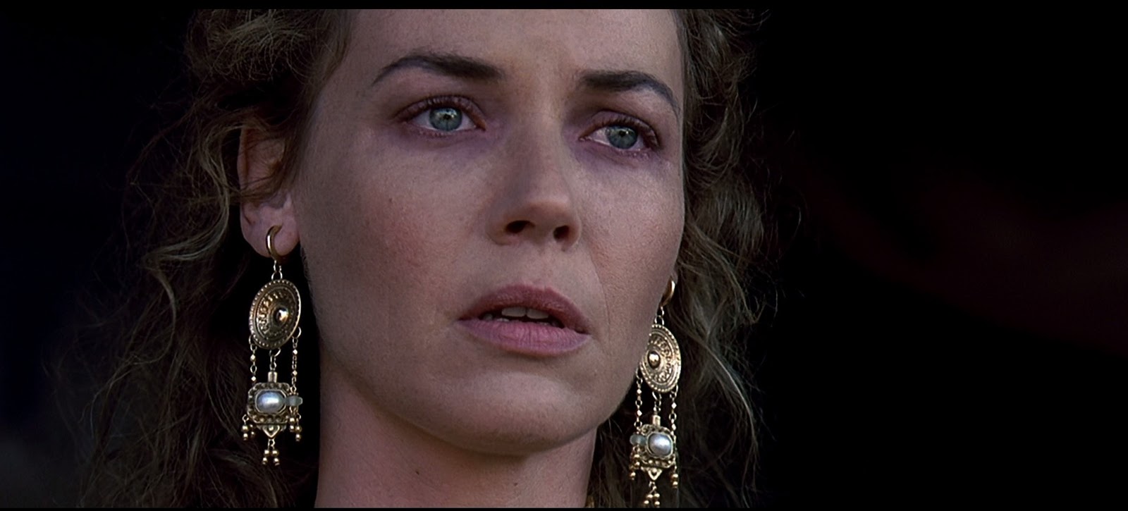 filmler ve giydikleri: Şeytan ayrıntıda gizlidir: Kolyeler, yüzükler