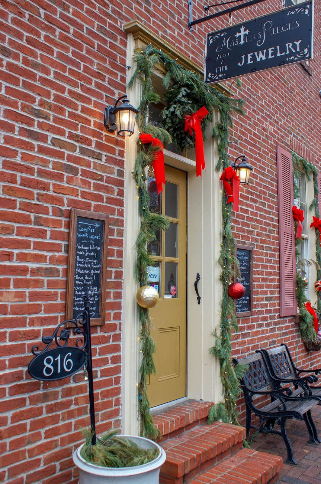 Photographing Christmas in Historic St. Charles