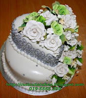 2 tiers English stack wedding cake