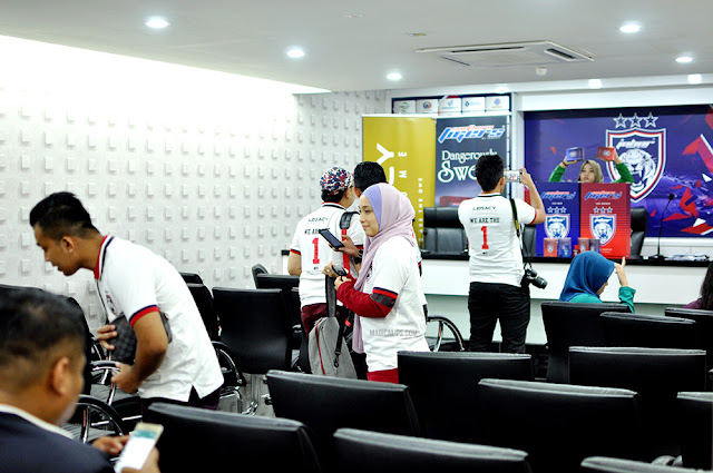 JDT Lebar Sayap Dengan Produk Perfume 3