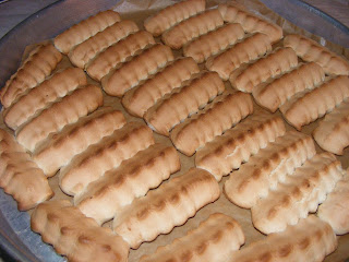 Biscuiti de casa cu untura de porc reteta traditionala taraneasca retete culinare patiserie fragezi pufosi desert dulce biscuite biscuit cu faina zahar amoniac otet,