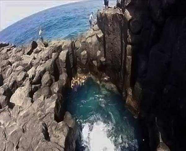 Al menos dos personas muertas por golpe de mar en Tenerife Al menos dos personas muertas por golpe de mar en Tenerife